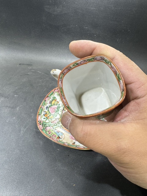 古玩陶瓷清晚期.廣彩人物紋杯碟一套拍賣,當(dāng)前價格550元