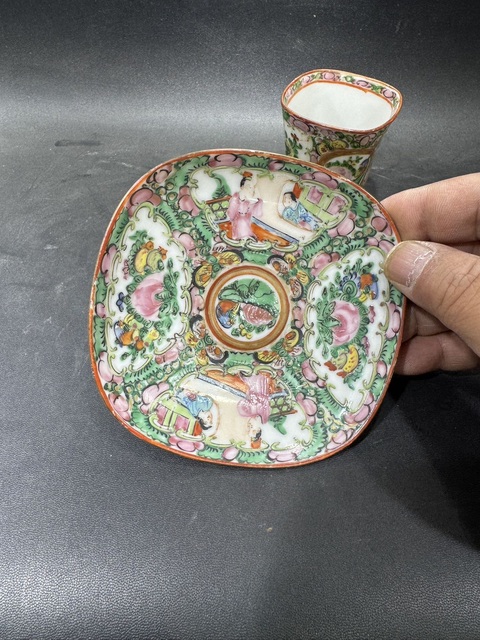 古玩陶瓷清晚期.廣彩人物紋杯碟一套拍賣,當(dāng)前價格550元
