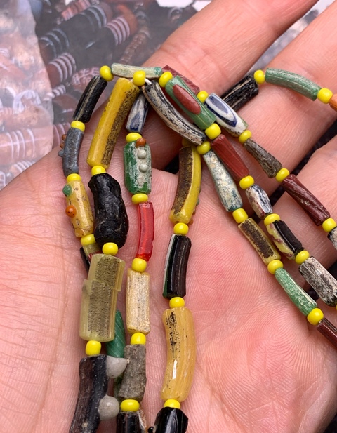 古玩玉器宋代.琉璃項(xiàng)鏈(2串)拍賣,當(dāng)前價(jià)格0元