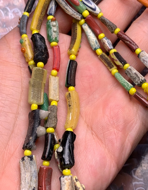 古玩玉器宋代.琉璃項(xiàng)鏈(2串)拍賣,當(dāng)前價(jià)格0元