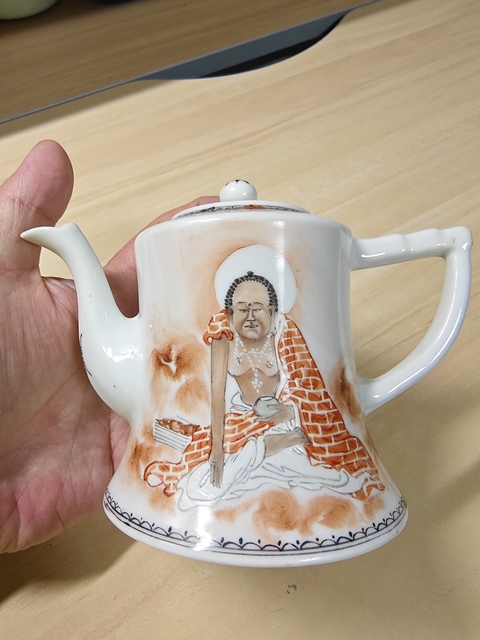 古玩陶瓷礬紅佛教人物茶壺拍賣，當前價格1680元