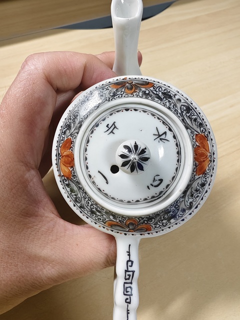 古玩陶瓷礬紅佛教人物茶壺拍賣，當前價格1680元