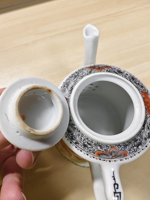 古玩陶瓷礬紅佛教人物茶壺拍賣，當前價格1680元