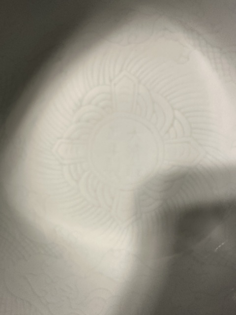 古玩陶瓷白釉暗刻龍紋高足杯真品鑒賞圖