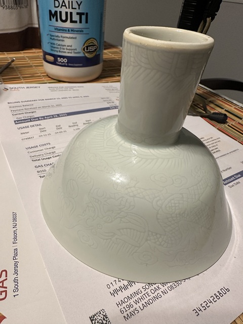 古玩陶瓷白釉暗刻龍紋高足杯真品鑒賞圖