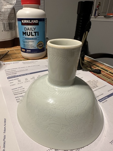 古玩陶瓷白釉暗刻龍紋高足杯真品鑒賞圖