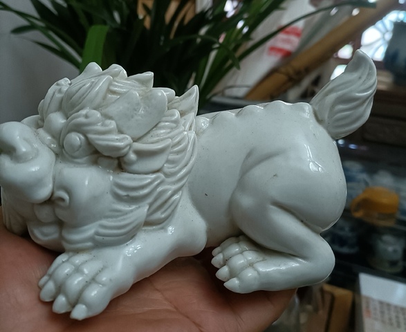 古玩陶瓷解放初期瑞獸塑像真品鑒賞圖