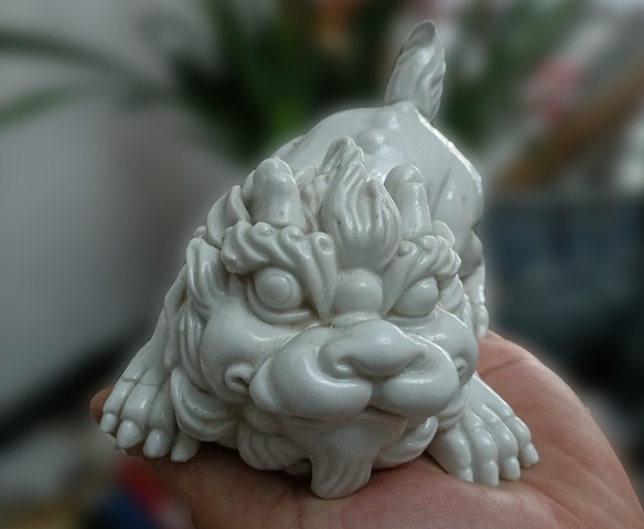 古玩陶瓷解放初期瑞獸塑像真品鑒賞圖