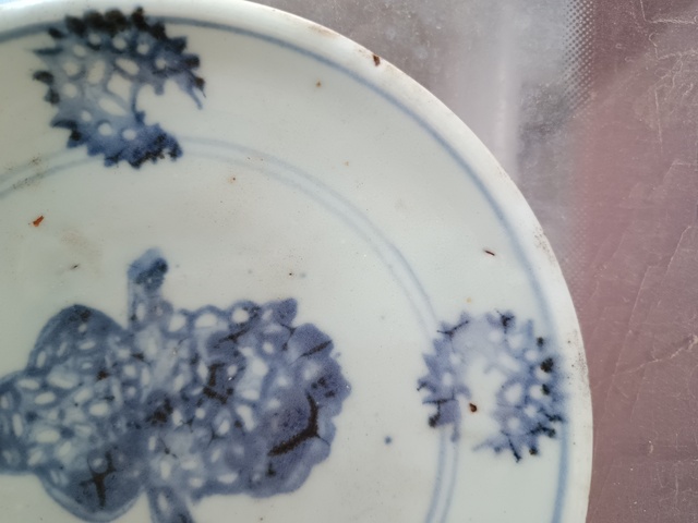 古玩陶瓷青花花卉紋盤真品鑒賞圖