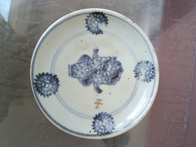 古玩陶瓷青花花卉紋盤真品鑒賞圖