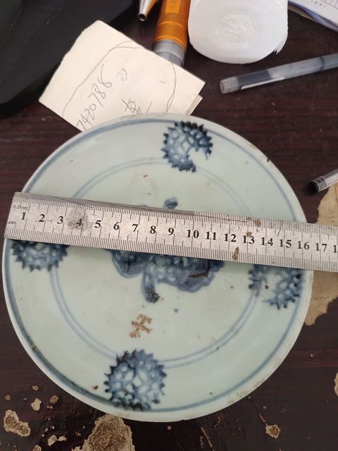 古玩陶瓷青花花卉紋盤真品鑒賞圖