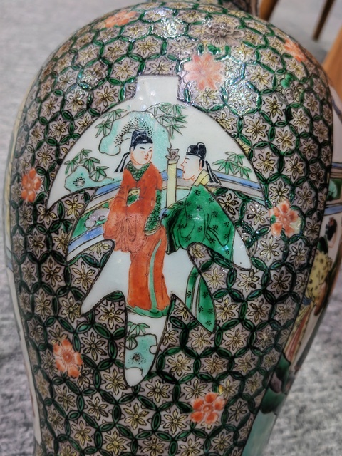 古玩陶瓷五彩人物故事紋撇口瓶，平臺(tái)不讓估價(jià)真品鑒賞圖