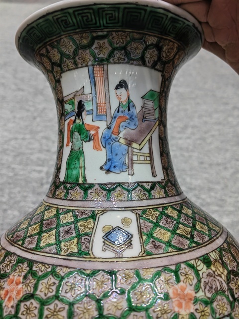 古玩陶瓷五彩人物故事紋撇口瓶，平臺(tái)不讓估價(jià)真品鑒賞圖