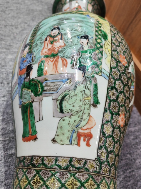 古玩陶瓷五彩人物故事紋撇口瓶，平臺(tái)不讓估價(jià)真品鑒賞圖