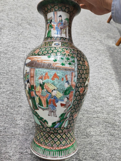 古玩陶瓷五彩人物故事紋撇口瓶，平臺(tái)不讓估價(jià)真品鑒賞圖