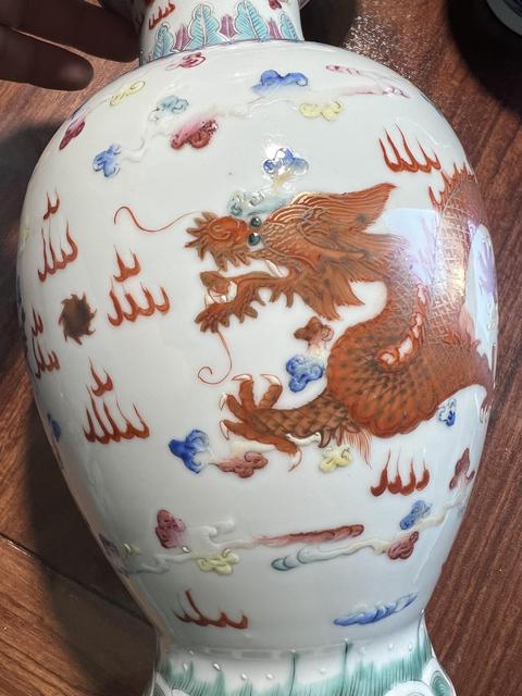 古玩陶瓷粉彩龍鳳紋撇口瓶真品鑒賞圖