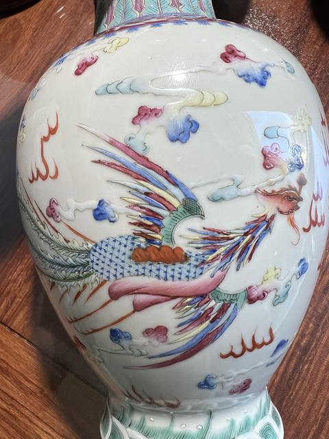 古玩陶瓷粉彩龍鳳紋撇口瓶真品鑒賞圖