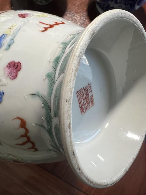 古玩陶瓷粉彩龍鳳紋撇口瓶真品鑒賞圖