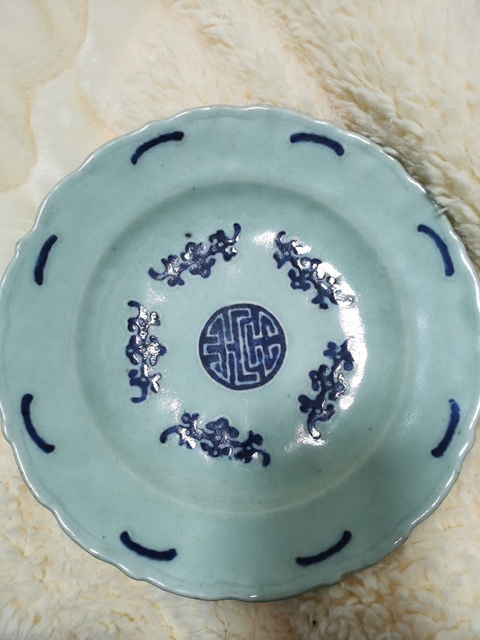 古玩陶瓷五福同壽豆青釉青花盤真品鑒賞圖