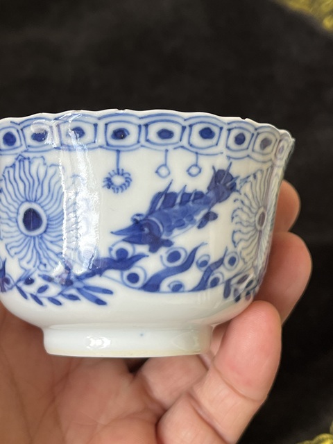 古玩陶瓷魚藻紋青花杯真品鑒賞圖