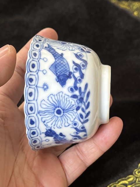 古玩陶瓷魚藻紋青花杯真品鑒賞圖