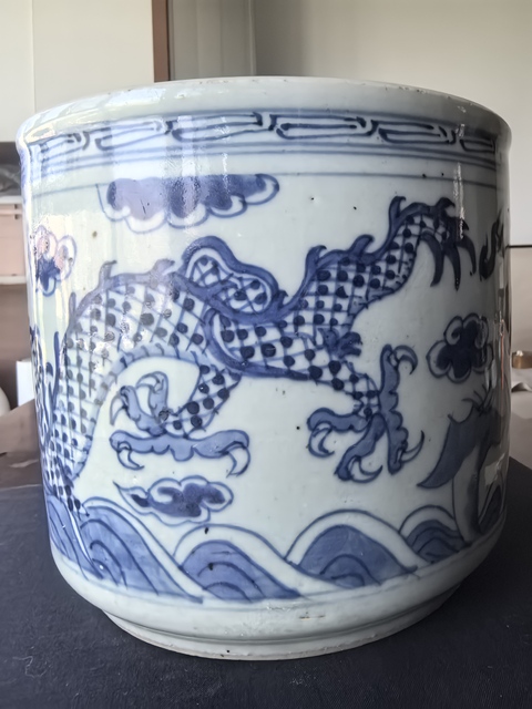 古玩陶瓷青花趕珠龍紋香爐真品鑒賞圖
