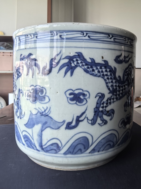 古玩陶瓷青花趕珠龍紋香爐真品鑒賞圖