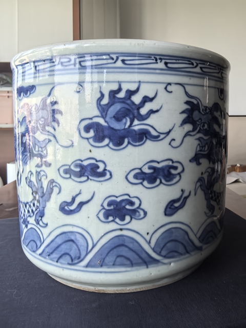 古玩陶瓷青花趕珠龍紋香爐真品鑒賞圖