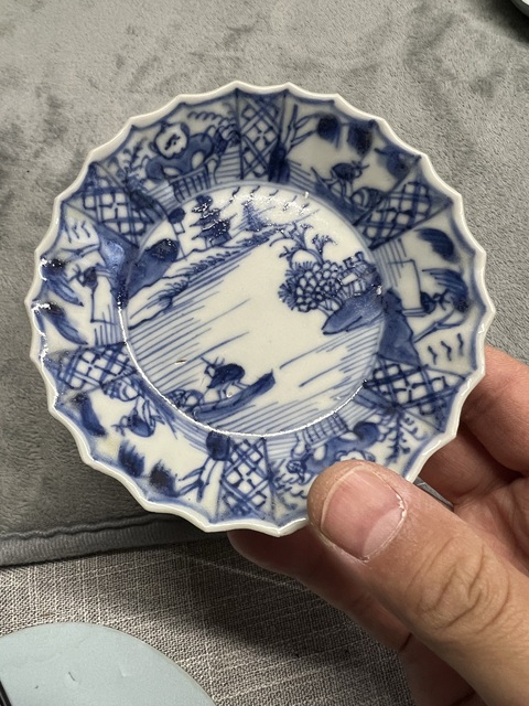 古玩陶瓷山水紋青花杯盤真品鑒賞圖