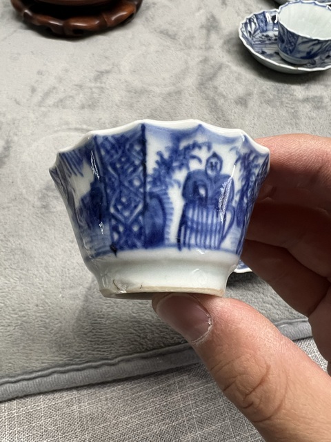 古玩陶瓷山水紋青花杯盤真品鑒賞圖