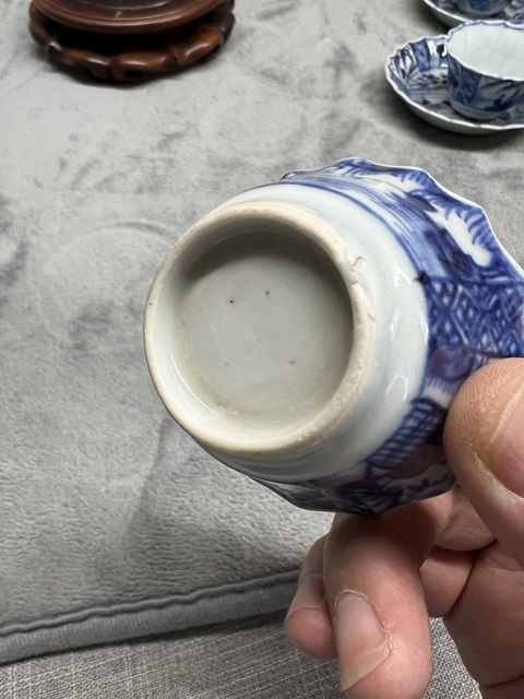 古玩陶瓷山水紋青花杯盤真品鑒賞圖