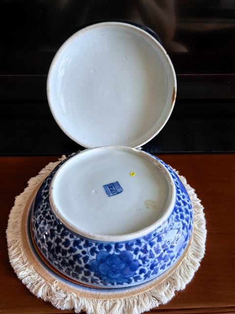 古玩陶瓷嘉慶細路青花蓋盒真品鑒賞圖