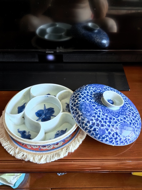 古玩陶瓷嘉慶細路青花蓋盒真品鑒賞圖