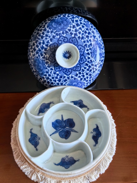 古玩陶瓷嘉慶細路青花蓋盒真品鑒賞圖