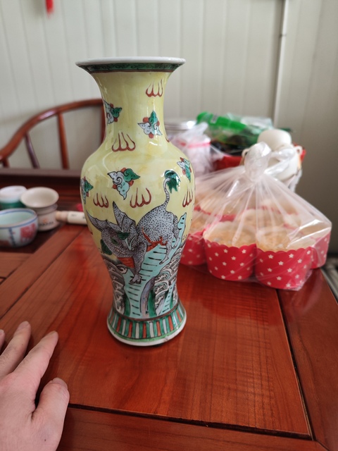古玩陶瓷五彩觀音瓶真品鑒賞圖