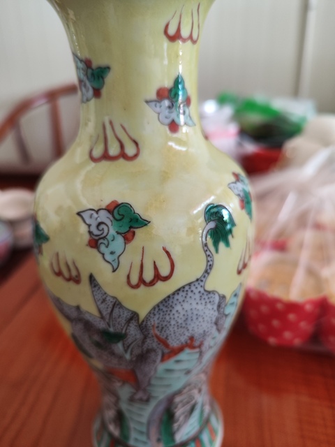 古玩陶瓷五彩觀音瓶真品鑒賞圖