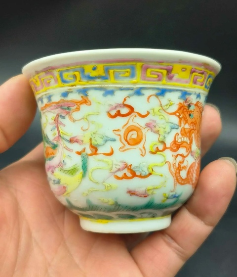 古玩陶瓷粉彩龍鳳紋杯真品鑒賞圖