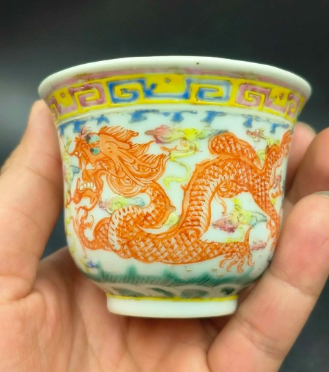 古玩陶瓷粉彩龍鳳紋杯真品鑒賞圖