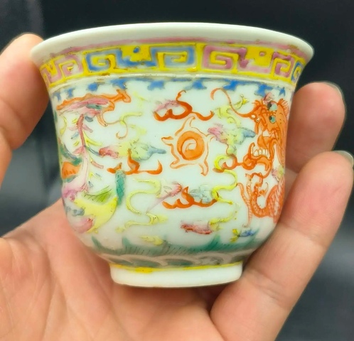 古玩陶瓷粉彩龍鳳紋杯真品鑒賞圖