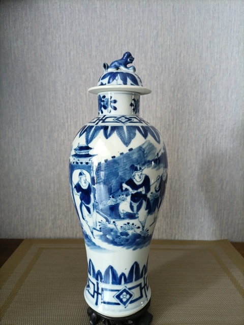 古玩陶瓷人物紋青花雞腿蓋瓶真品鑒賞圖
