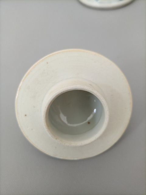 古玩陶瓷人物紋青花雞腿蓋瓶真品鑒賞圖