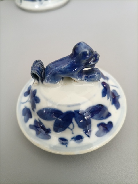 古玩陶瓷人物紋青花雞腿蓋瓶真品鑒賞圖