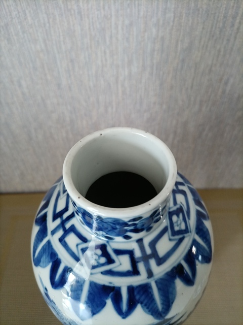 古玩陶瓷人物紋青花雞腿蓋瓶真品鑒賞圖