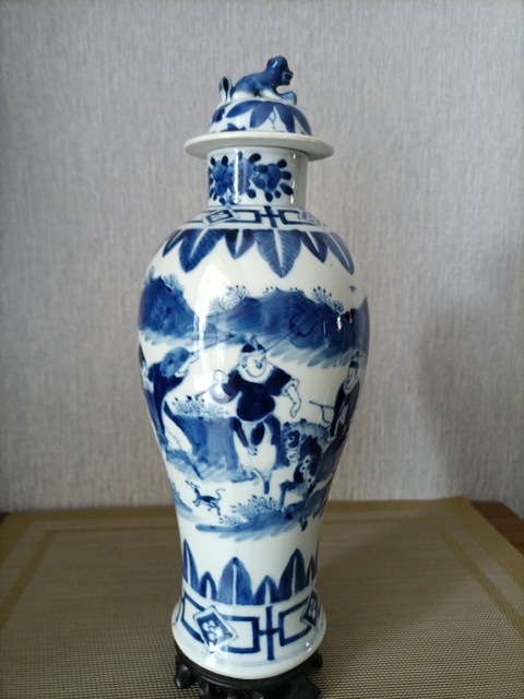 古玩陶瓷人物紋青花雞腿蓋瓶真品鑒賞圖