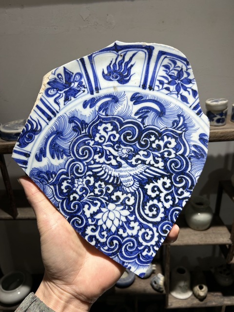 古玩陶瓷青花藍地留白纏枝花卉鳳紋標本真品鑒賞圖