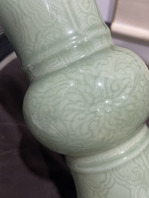 古玩陶瓷青釉花卉紋花觚真品鑒賞圖