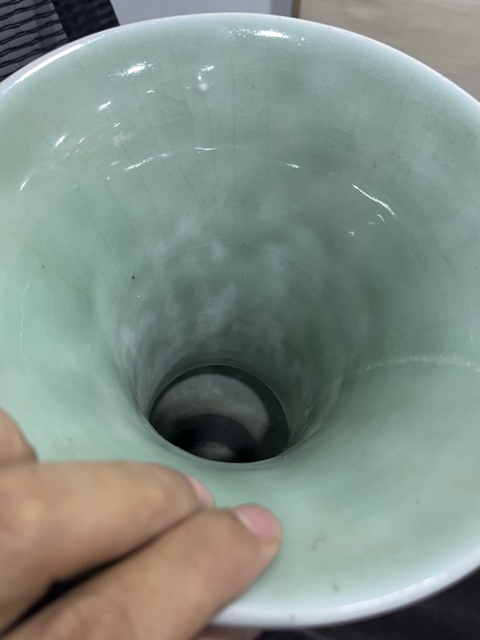 古玩陶瓷青釉花卉紋花觚真品鑒賞圖