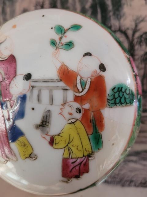 古玩陶瓷人物粉彩蓋盒真品鑒賞圖