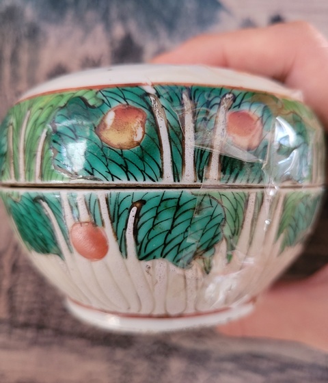 古玩陶瓷人物粉彩蓋盒真品鑒賞圖