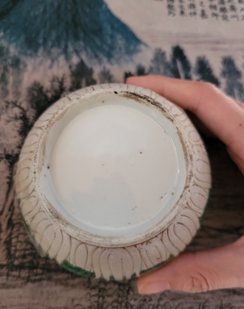 古玩陶瓷人物粉彩蓋盒真品鑒賞圖